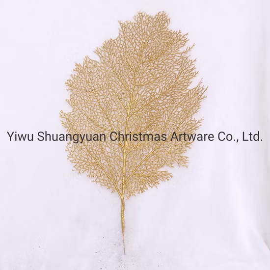크리스마스 장식을 위한 금색 반짝이가 있는 금색 장식 가지